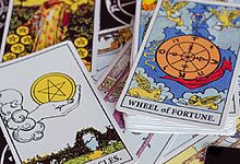 Descubra o significado da roda da fortuna no tarot transformações e oportunidades