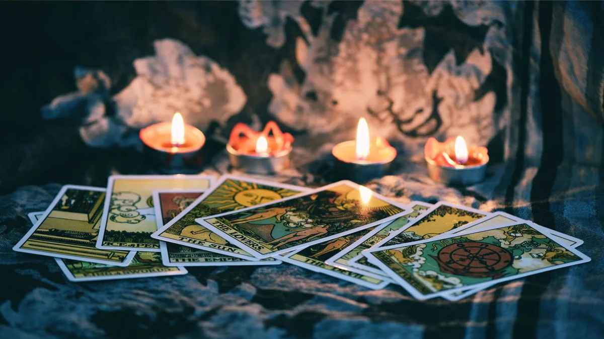 Descubra o significado do Louco no tarot inícios, aventuras e potencial