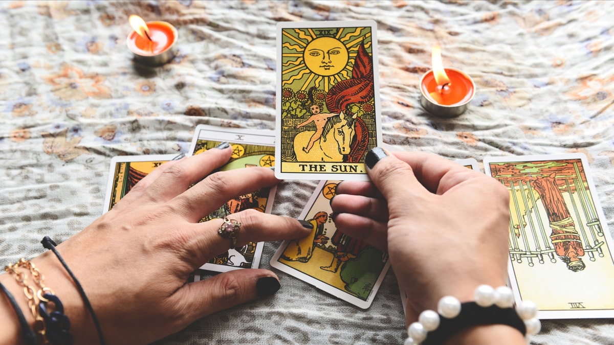 O que são os arcanos menores do Tarot Como interpretá-los