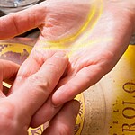 Quiromancia saiba como funciona a arte de ler as mãos!