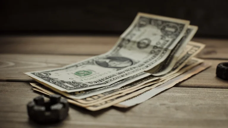 Sonhar com dólar o que pode revelar sobre sua vida