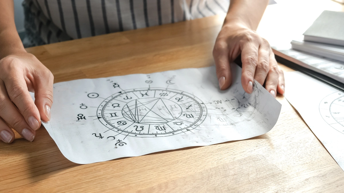 Astrologia Cármica significado e lições de vidas passadas