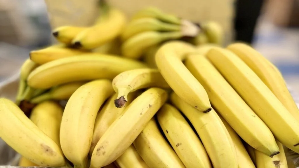 Sonhar com banana, o que revela sobre prosperidade e desejos