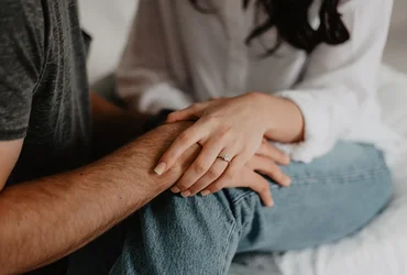 7 maneiras simples de demonstrar carinho sem parecer forçado