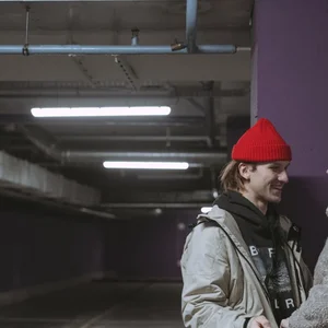 Flerte, 10 sinais de que alguém está a fim de você