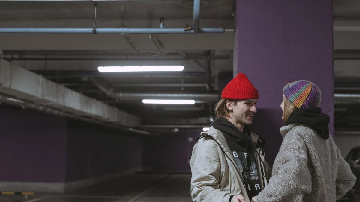 Flerte, 10 sinais de que alguém está a fim de você